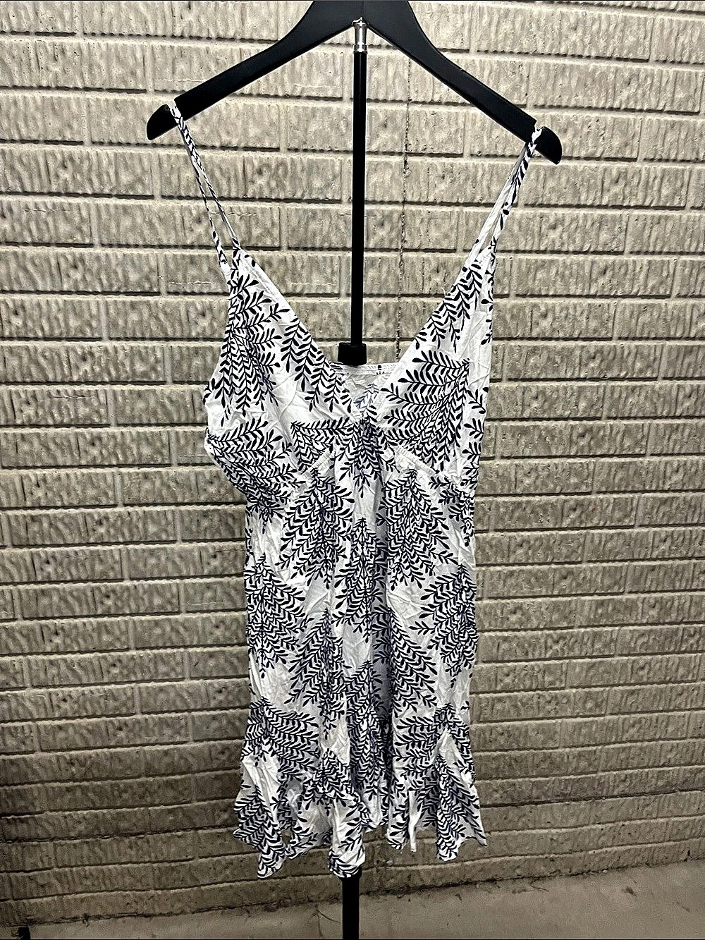 CUPSHE Floral Beach Cover-Up in White & Blue Size Medium NWT